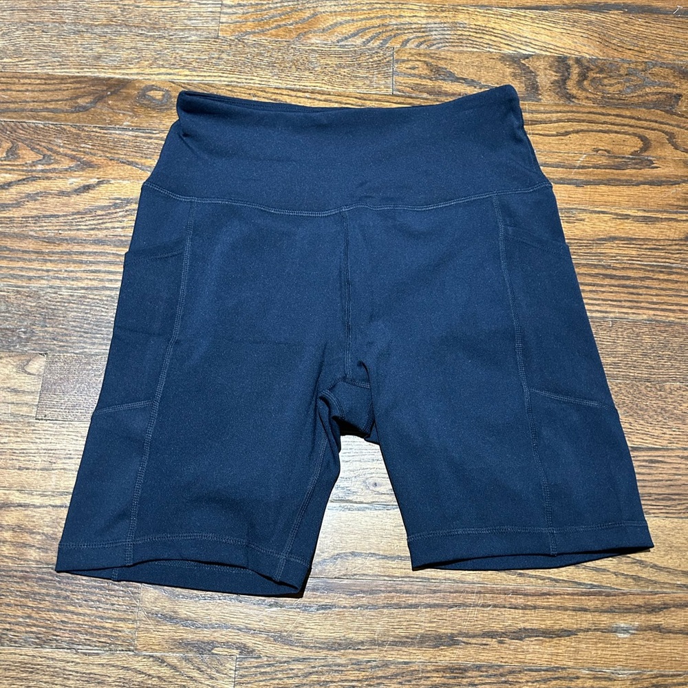 V Core Shorts Medium